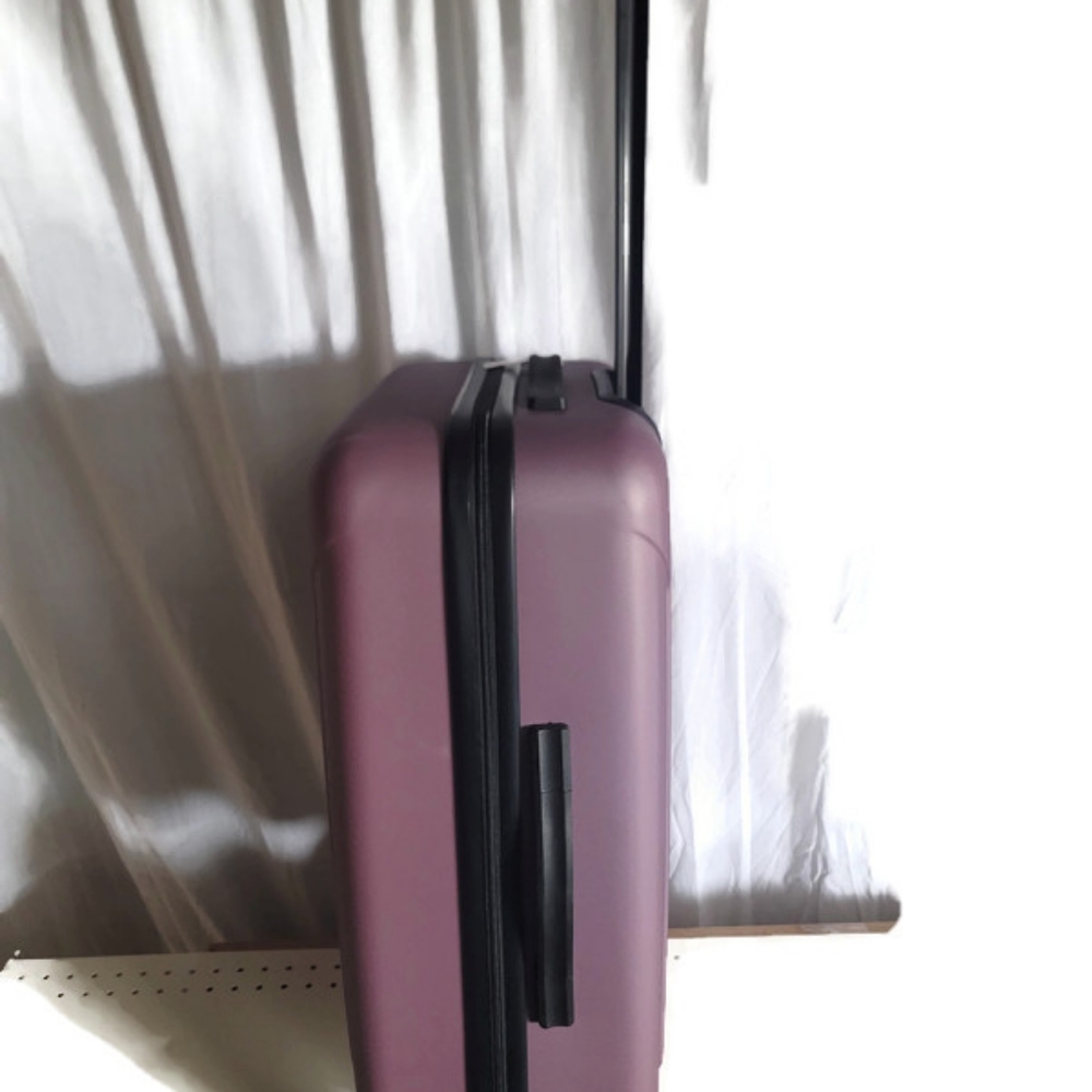 TAG Riverside 24" Hardside Spinner - Picture 2 of 4